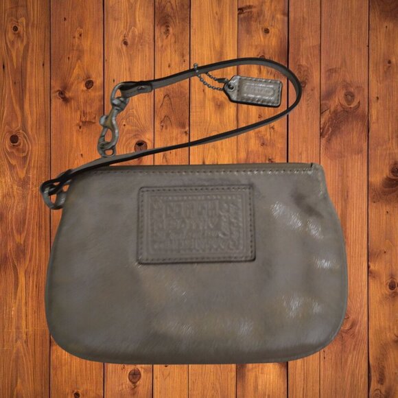 Coach Women's Poppy Pearl Metallic Gold Wristlet Purse With Hang Tag Logo - Picture 1 of 5